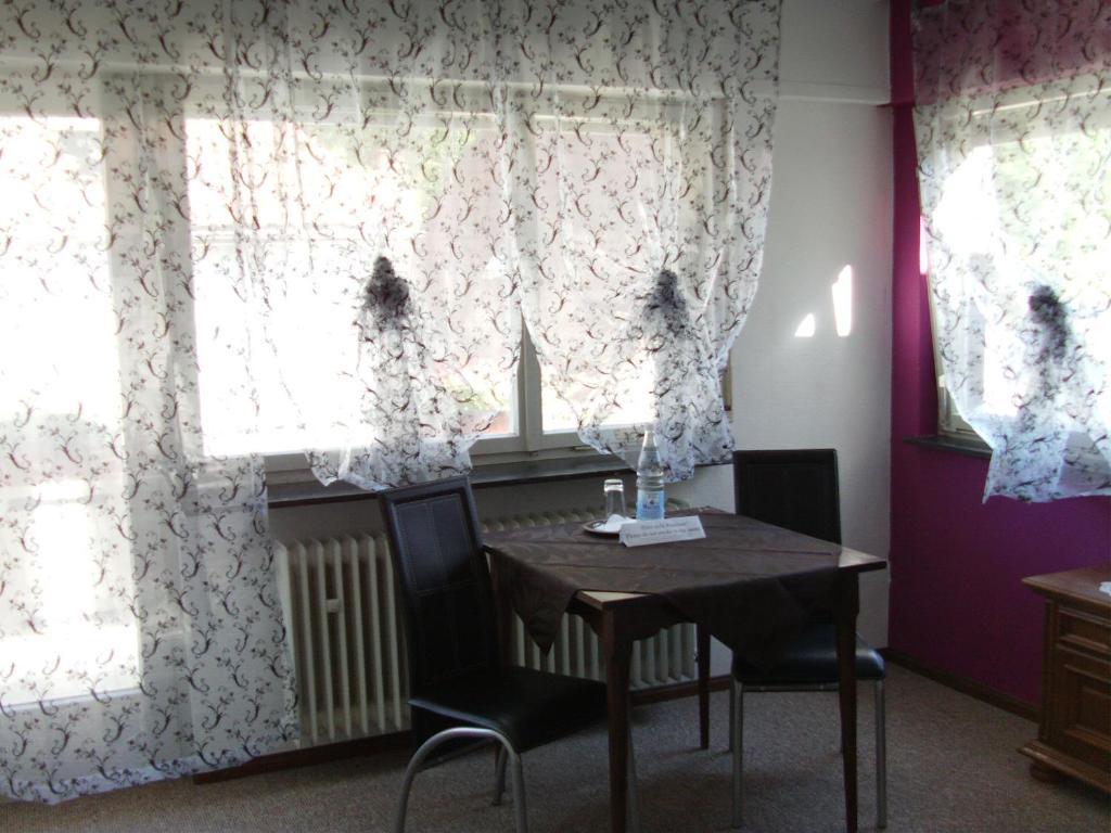 Hotel Martinsklause Meckesheim Стая снимка